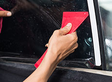 Optimale Einsatzgebiete: Schaufenster und Heckscheiben