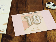Geburtstagseinladungen für das gemeinsame Fest zum 18. Geburtstag
